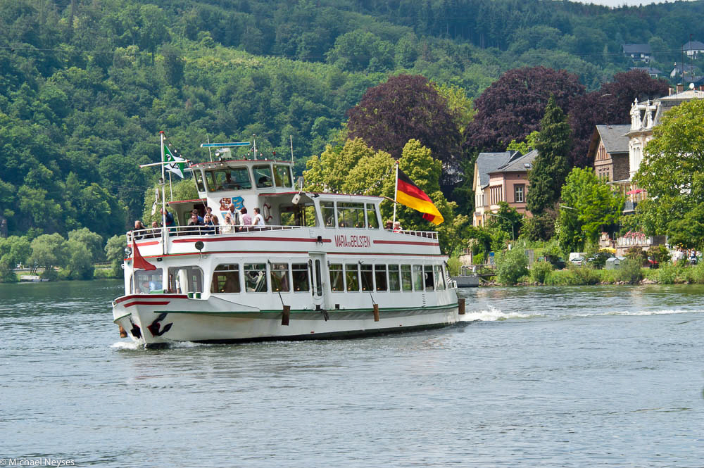 Moseldampfer auf Fahrt